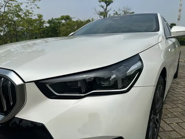 BMW 5 Series — Фото автомобиля 23