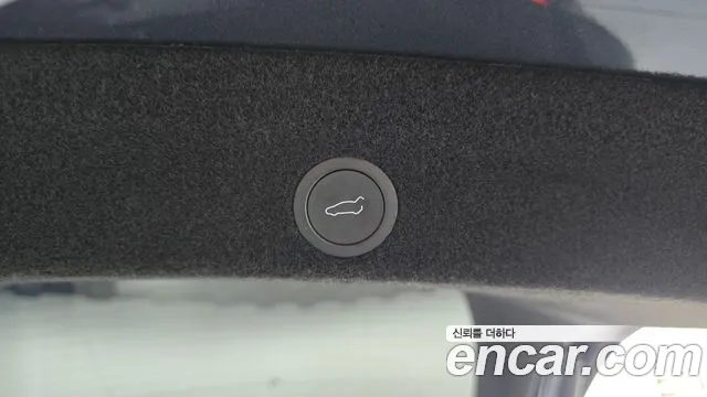 Tesla Model Y — Фото автомобиля 22
