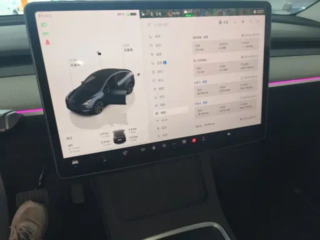 Tesla Model Y — Фото автомобиля 8