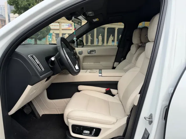 Li Auto L7 — Фото автомобиля 4