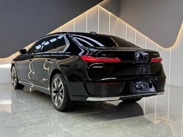 BMW BMW 7 Series 2023 Model 740Li Premium Luxury Package — Фото автомобиля 10
