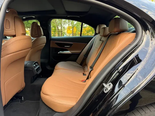 Mercedes-Benz E-Class — Фото автомобиля 12