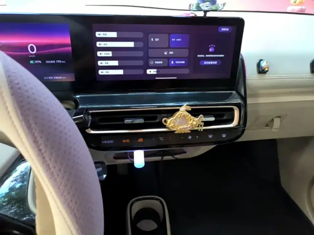 Baojun KiWi EV — Фото автомобиля 16