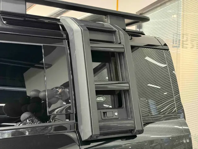 Land Rover Defender — Фото автомобиля 14