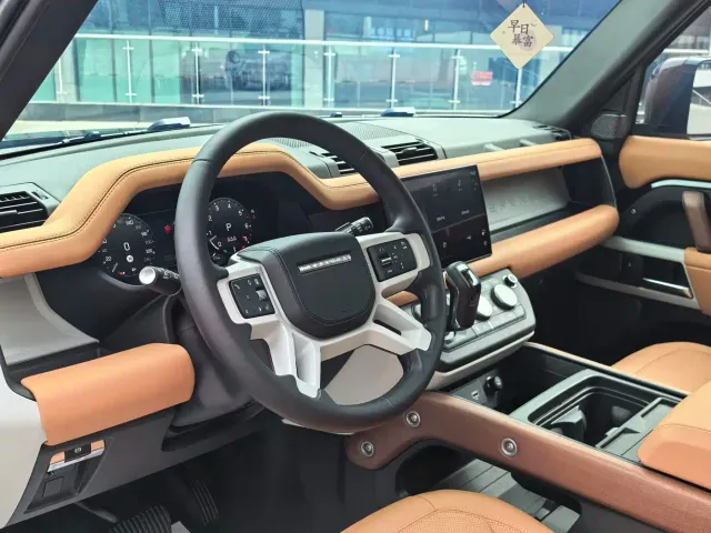 Land Rover Defender — Фото автомобиля 7