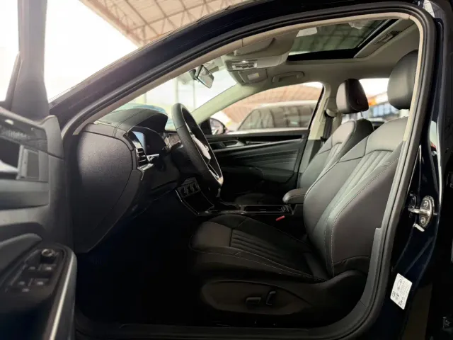 Volkswagen Passat — Фото автомобиля 14