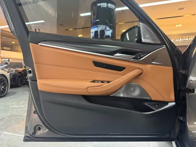BMW 5 Series — Фото автомобиля 16