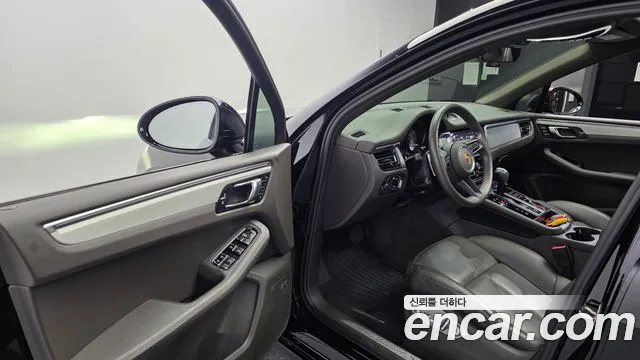 Porsche Macan — Фото автомобиля 10