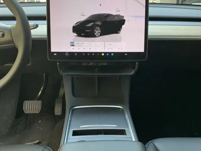 Tesla Model Y — Фото автомобиля 4