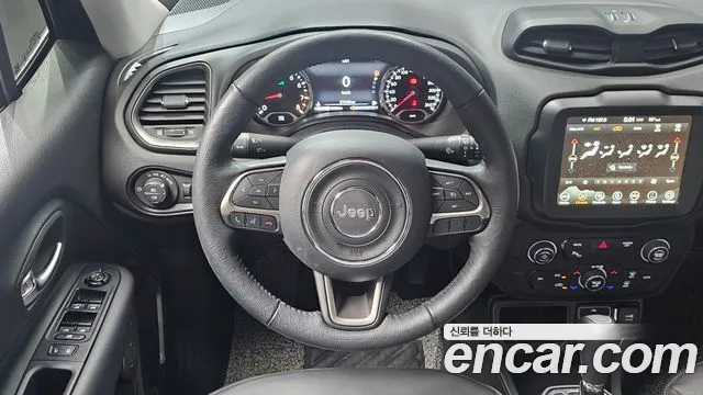Jeep Renegade — Фото автомобиля 13