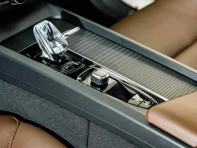 Volvo XC60 — Фото автомобиля 11