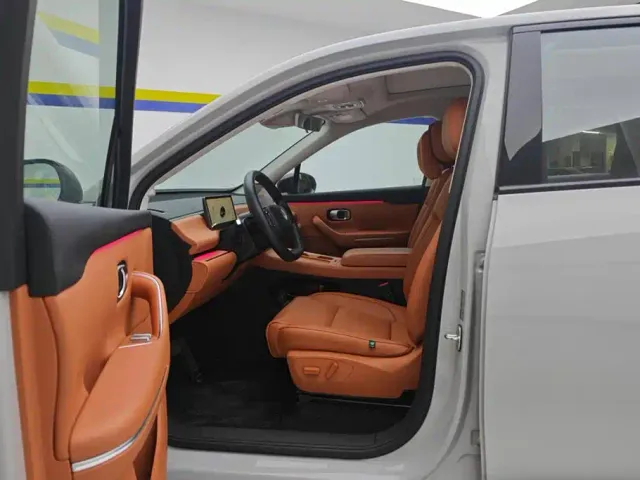 Leapmotor C10 — Фото автомобиля 9