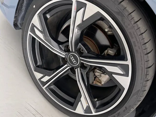 Audi A4L — Фото автомобиля 12