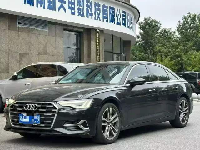 Фотография автомобиля — Audi A6L