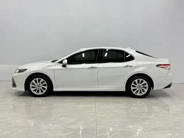 Toyota Camry — Фото автомобиля 2