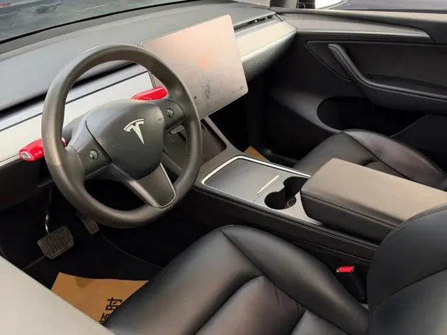 Tesla Model Y — Фото автомобиля 5