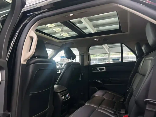 Ford Explorer — Фото автомобиля 8