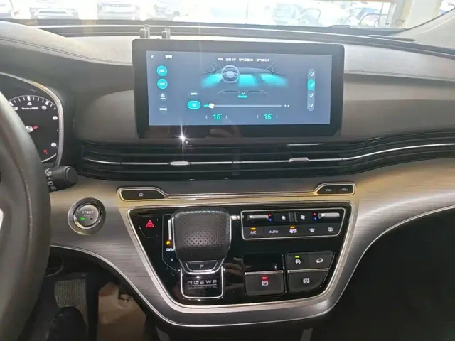 Roewe iMAX8 — Фото автомобиля 13