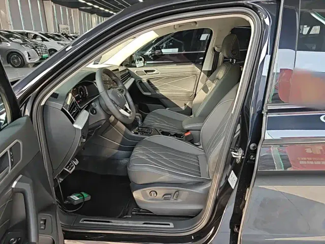 Volkswagen Tiguan L — Фото автомобиля 15