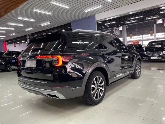 Ford Explorer — Фото автомобиля 5