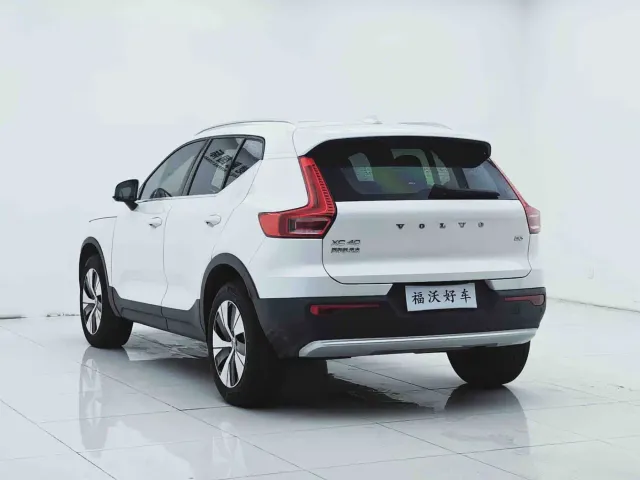 Volvo XC40 — Фото автомобиля 6