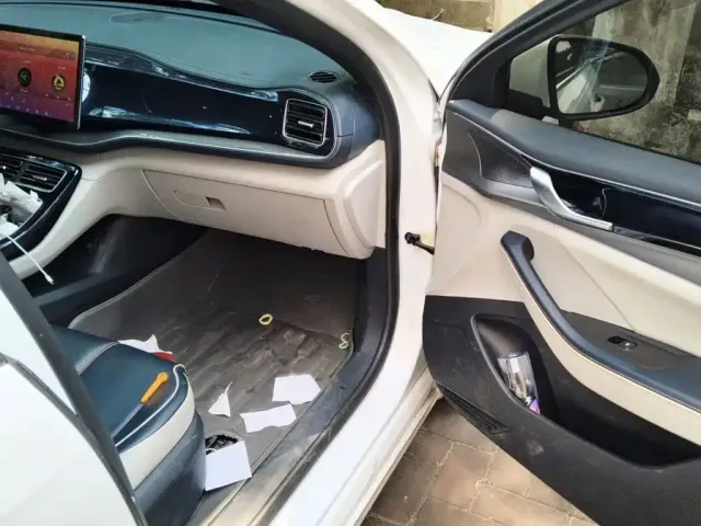 BYD Qin PLUS 2021 DM-i 120KM Flagship — Фото автомобиля 17
