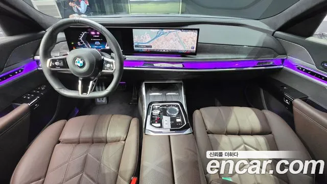 BMW 7-Series 7 серия (G70) 740i sDrive M Sport — Фото автомобиля 6