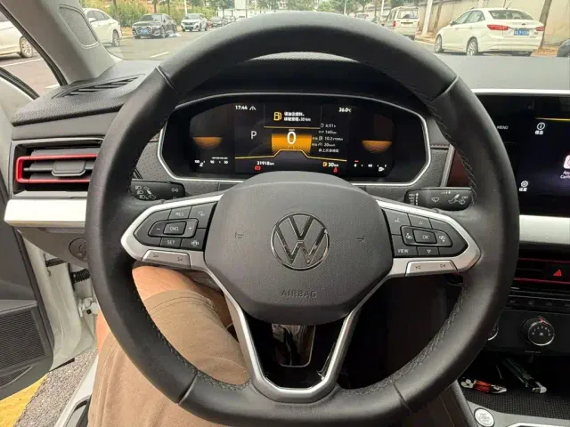 Volkswagen Lavida — Фото автомобиля 9