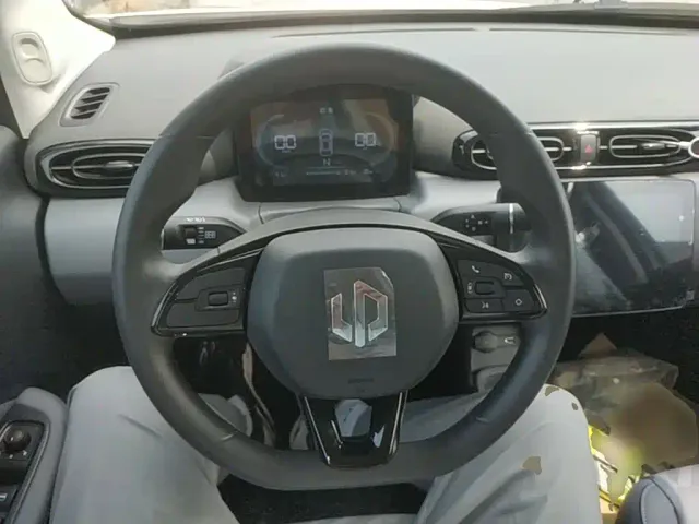 Leapmotor T03 — Фото автомобиля 10