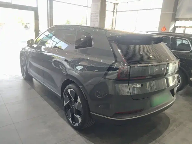 Volvo XC70 Plug-in Hybrid — Фото автомобиля 4