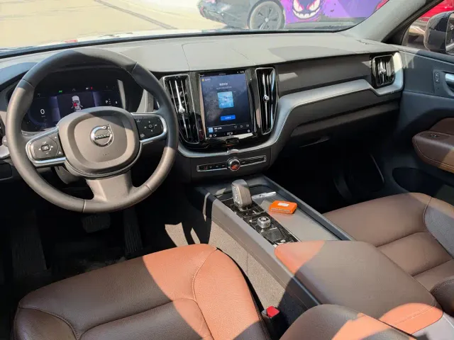 Volvo XC60 — Фото автомобиля 7