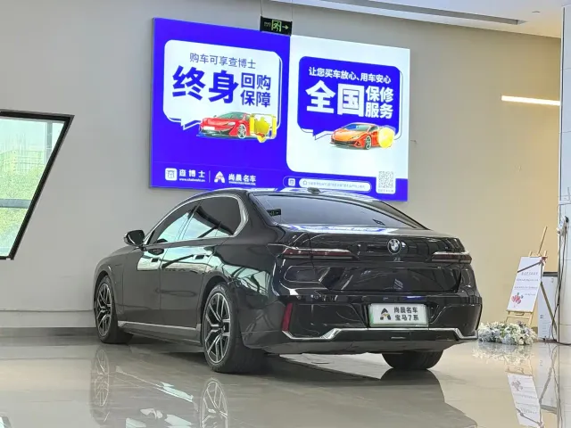 BMW i7 — Фото автомобиля 14