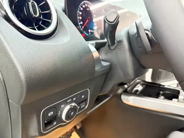 Mercedes-Benz GLB-Class — Фото автомобиля 11
