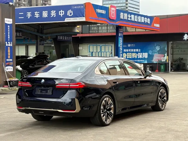 BMW 5 Series — Фото автомобиля 16