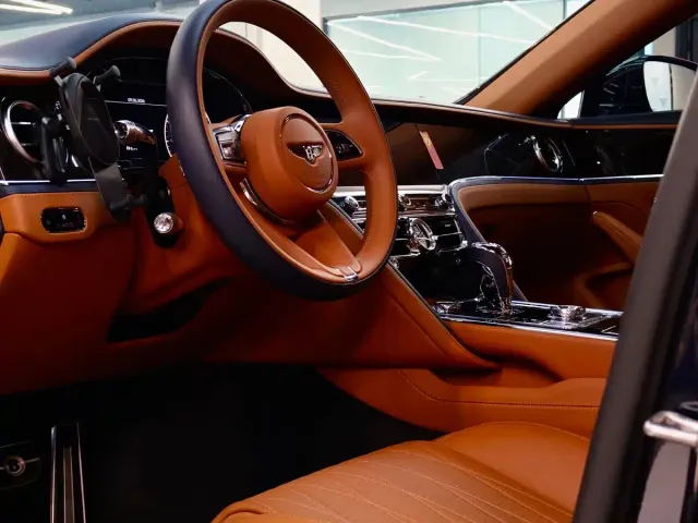 Bentley Flying Spur — Фото автомобиля 8
