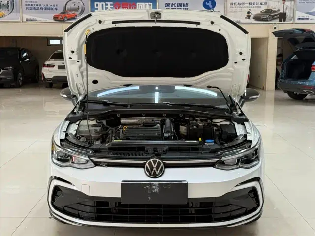 Volkswagen Golf — Фото автомобиля 7