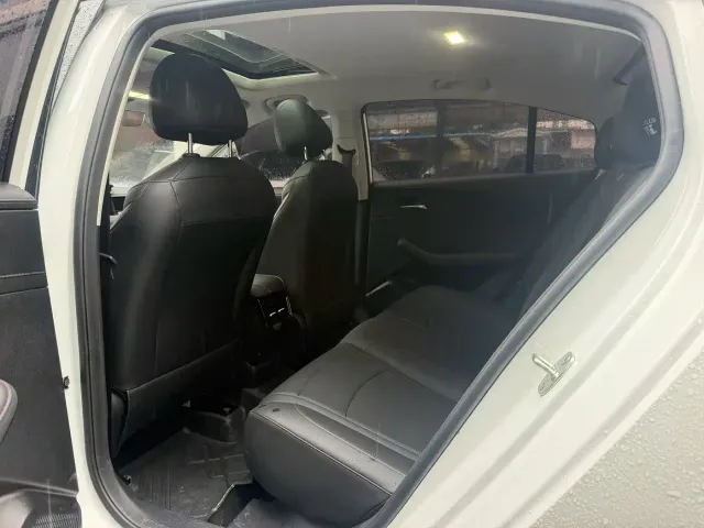 Roewe i5 — Фото автомобиля 6
