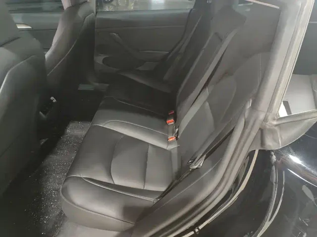 Tesla Model 3 — Фото автомобиля 16