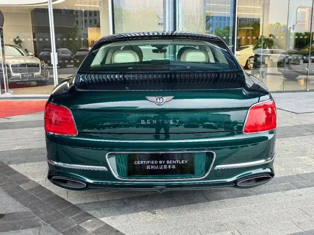 Bentley Flying Spur — Фото автомобиля 7
