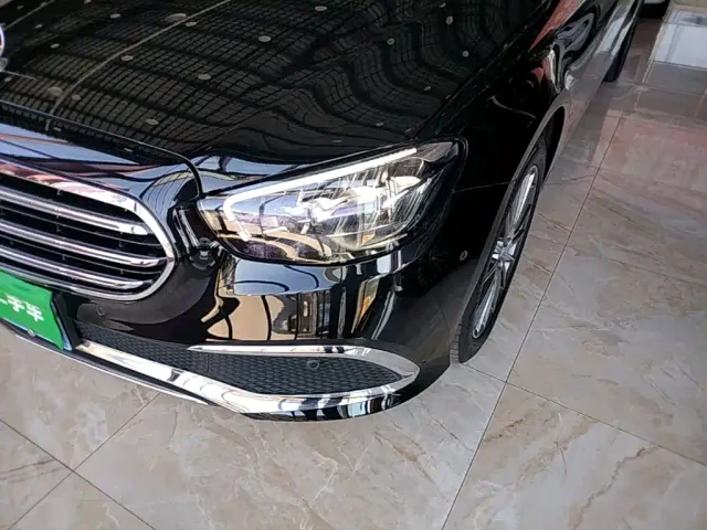 Mercedes-Benz E-Class — Фото автомобиля 23