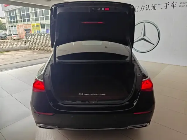 Mercedes-Benz E-Class — Фото автомобиля 18