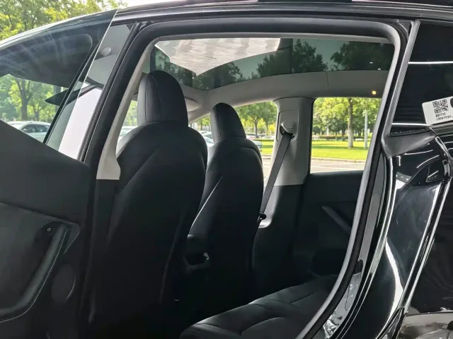 Tesla Model Y — Фото автомобиля 9