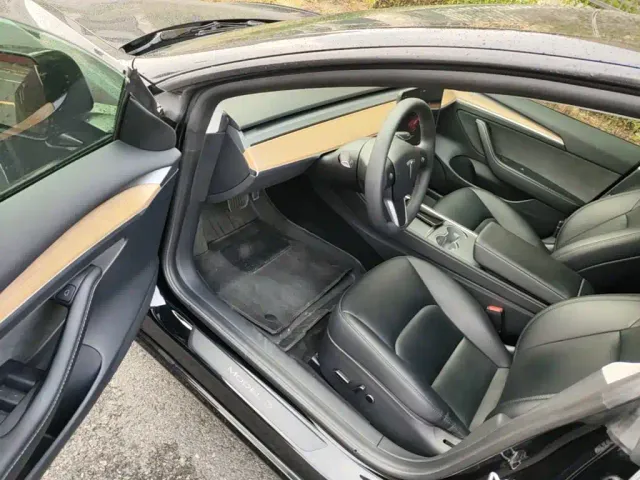 Tesla Model 3 — Фото автомобиля 15