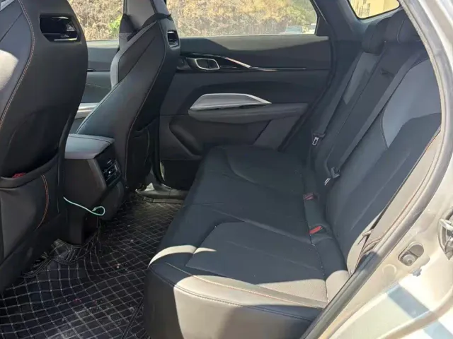 Changan Oshan Z6 EV — Фото автомобиля 4