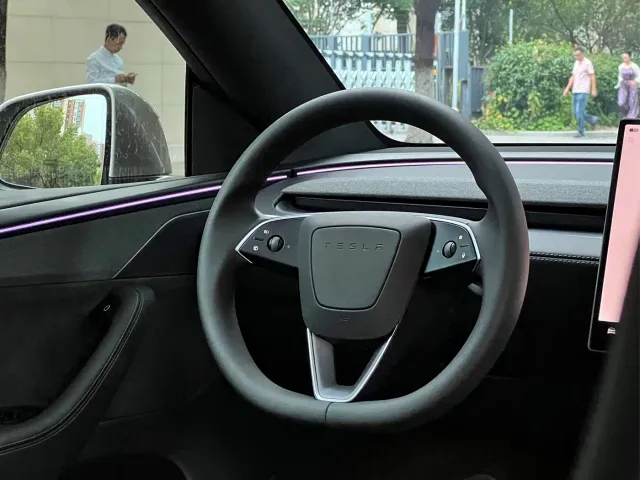 Tesla Model Y L 2025 Facelift Long Range AWD — Фото автомобиля 17