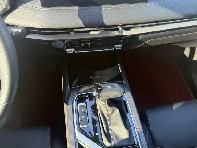 Wuling Jiachen — Фото автомобиля 9