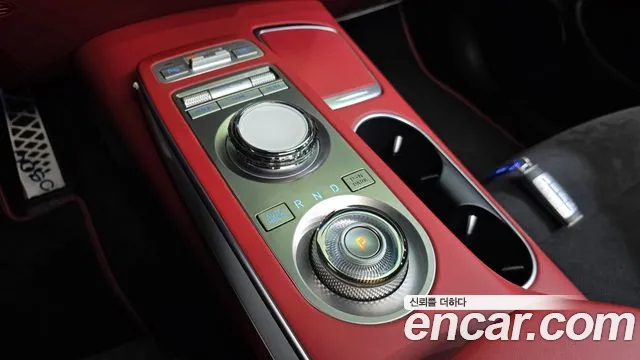 Genesis GV70 — Фото автомобиля 12