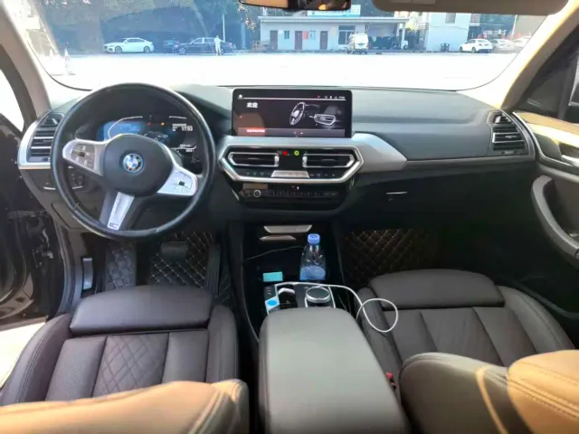 BMW iX3 — Фото автомобиля 6