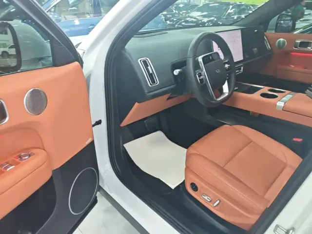 Li Auto L6 — Фото автомобиля 15