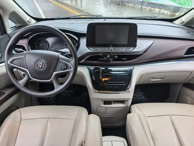 Buick GL8 — Фото автомобиля 8